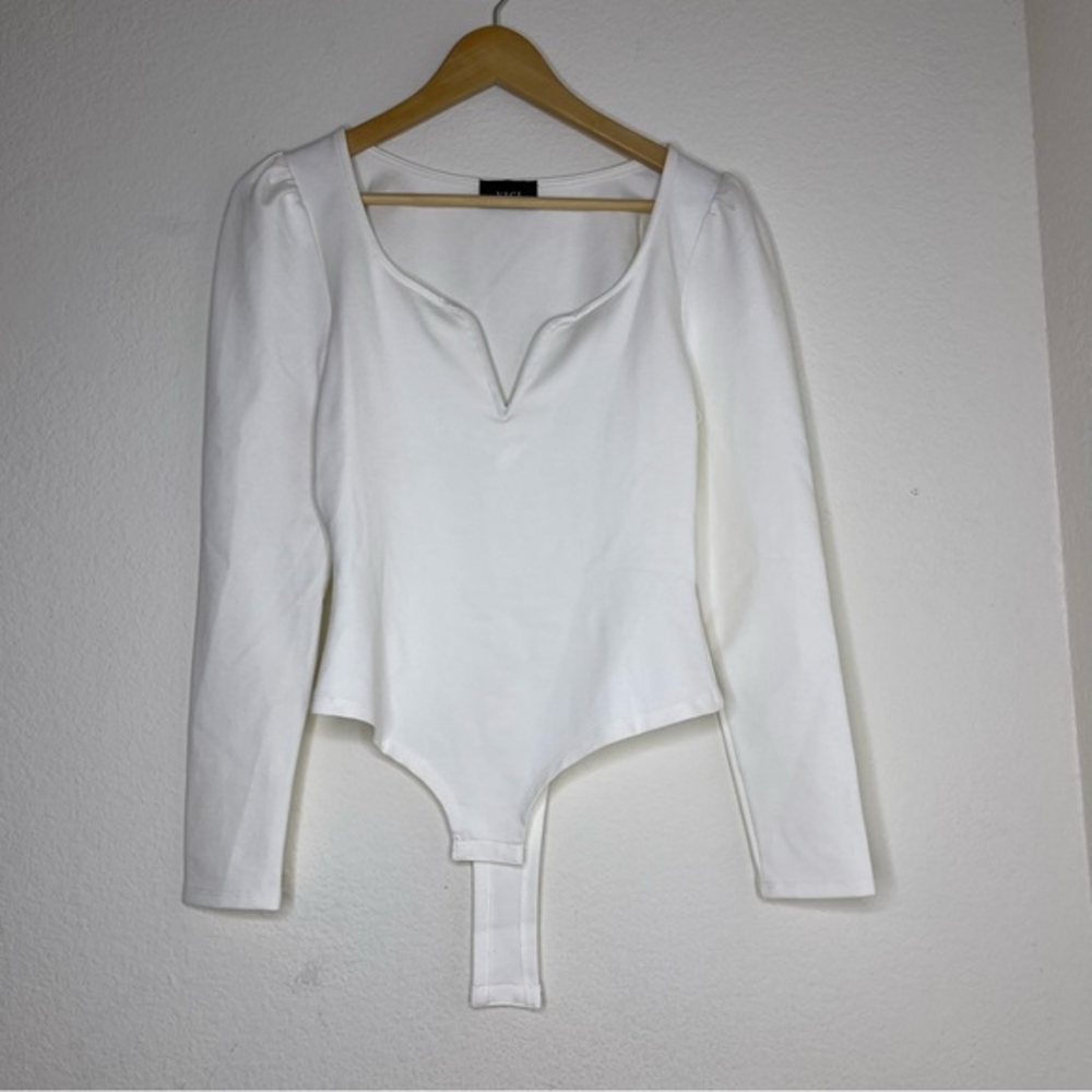 Vici White Long Sleeve V‎ Neck Bodysuit Size Medium